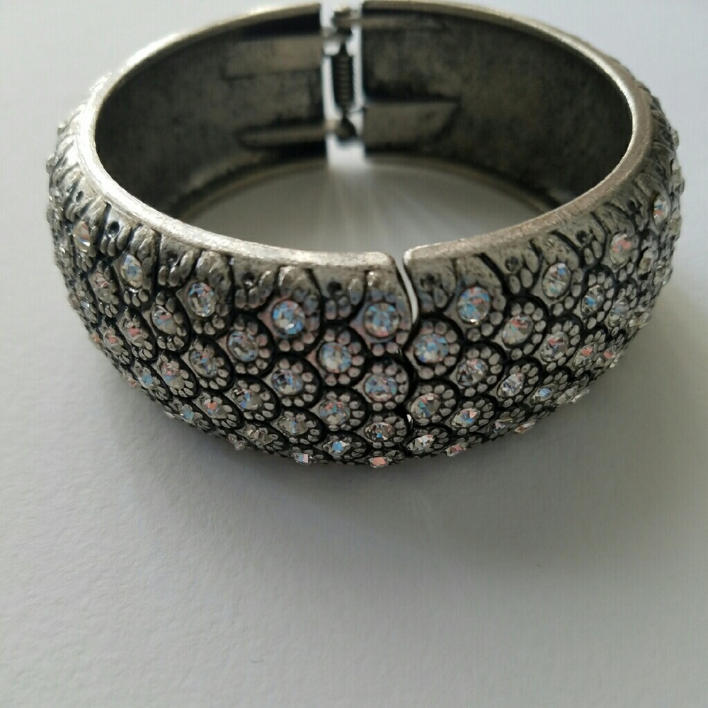 Aldo Silver Hinge Jewel Scallop Cuff - Picture 4 of 4